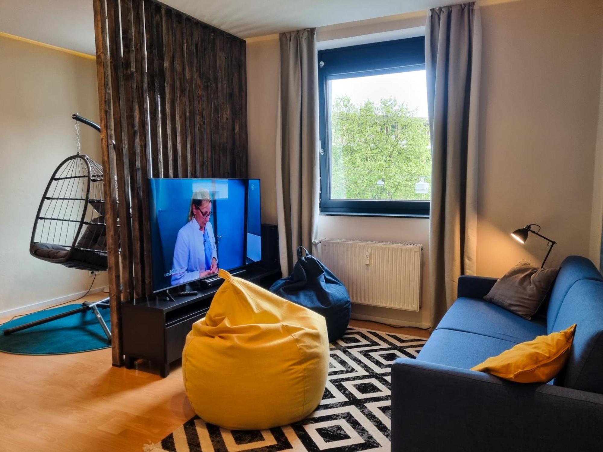 Maremar: City Design Apartment with Luxury Beds and Workspace Braunschweig Exterior photo